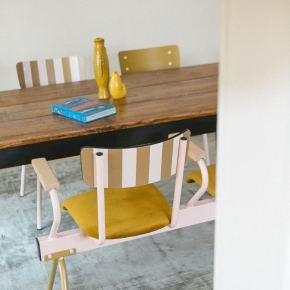 Banc Anouk 3 places - Dossiers French Riviera Ocre & Assises en velours Ocre, Structure & pieds Rose poudré