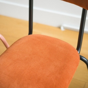 Chaise d’écolier Adulte Suzie – Dossier & Assise Velours Côtelé Paprika -  Pieds noirs