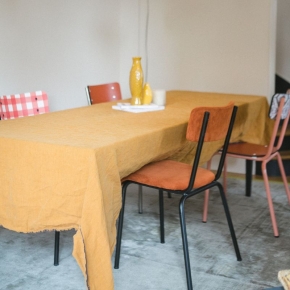 Chaise d’écolier Adulte Suzie – Dossier & Assise Velours Côtelé Paprika -  Pieds noirs