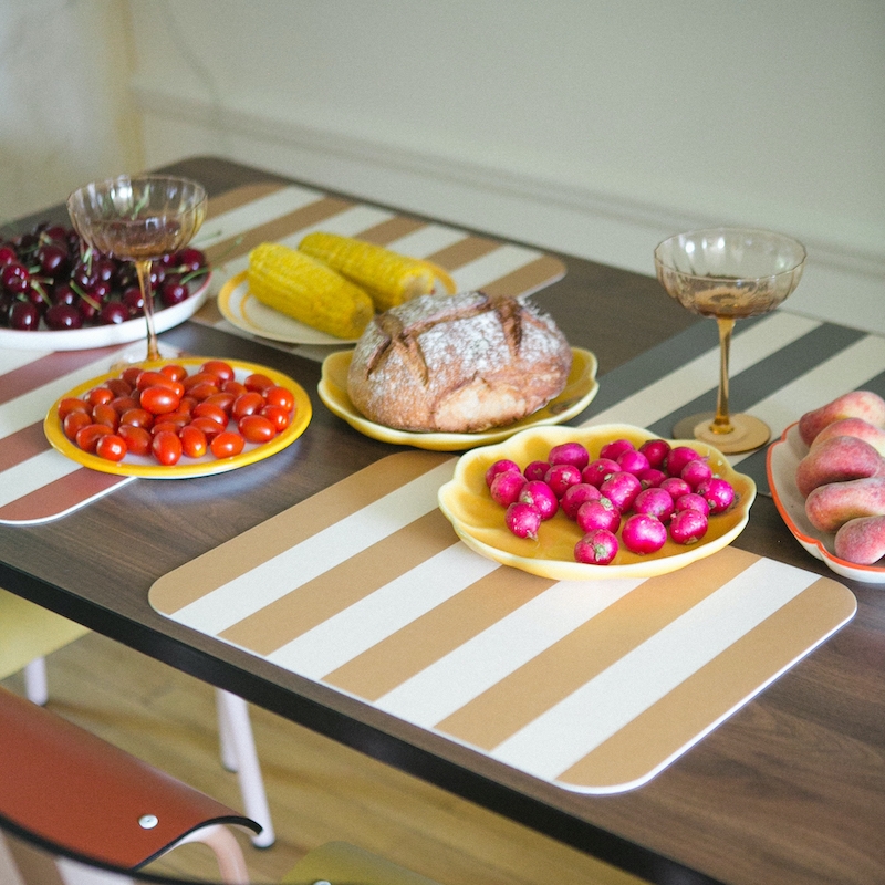 Lot de 4 Sets de Table Lulu en vinyle – Imprimé French Riviera Ocre