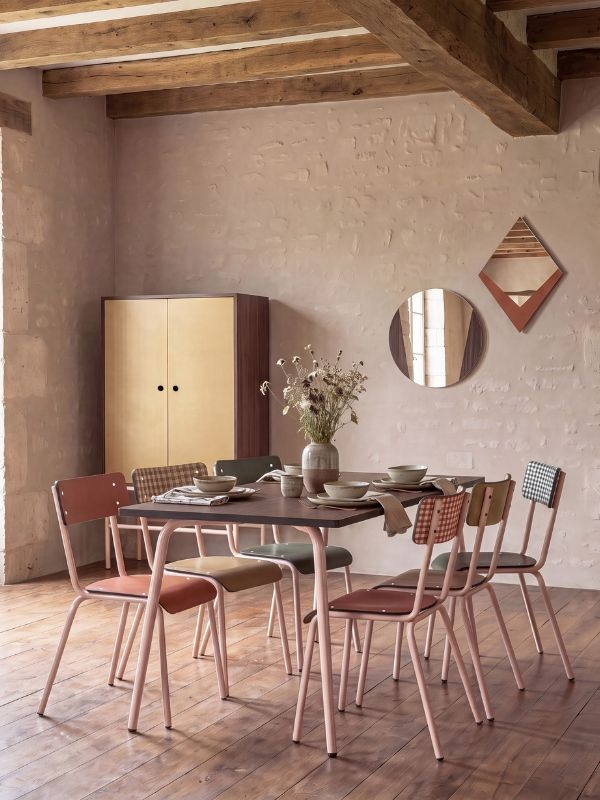 CHAISES ET TABOURETS